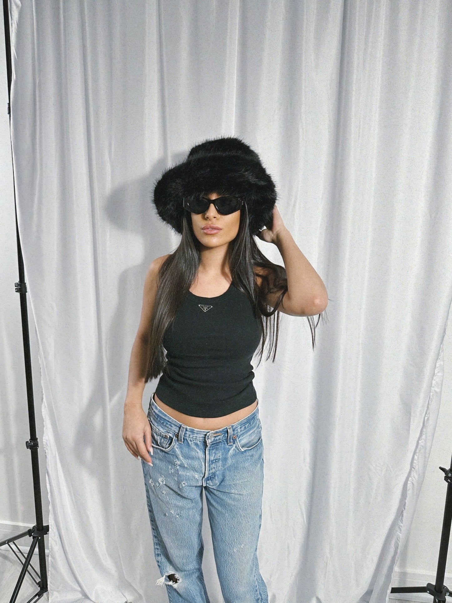 P VEST TOP IN BLACK