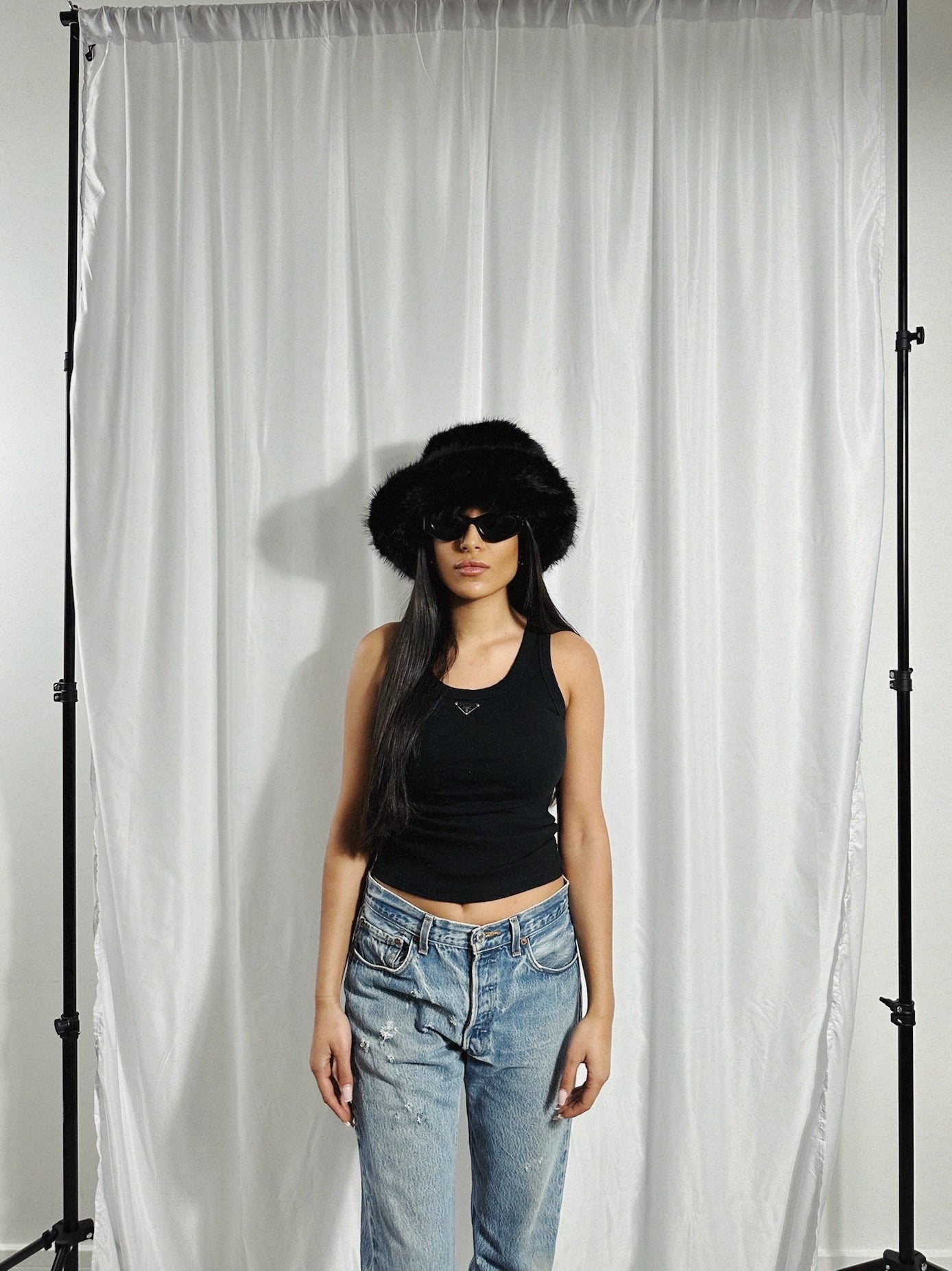 P VEST TOP IN BLACK