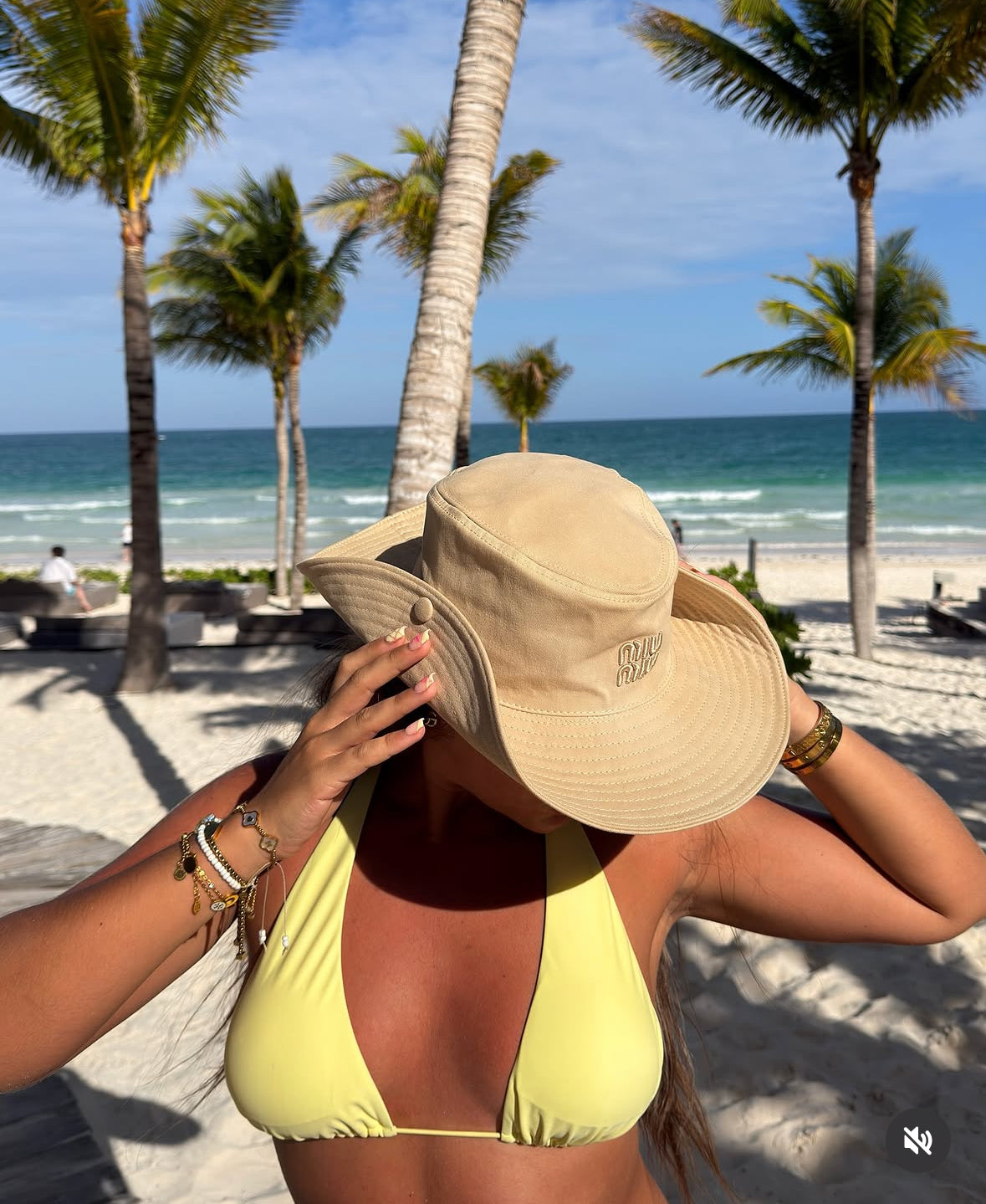 Cowboy hat in beige
