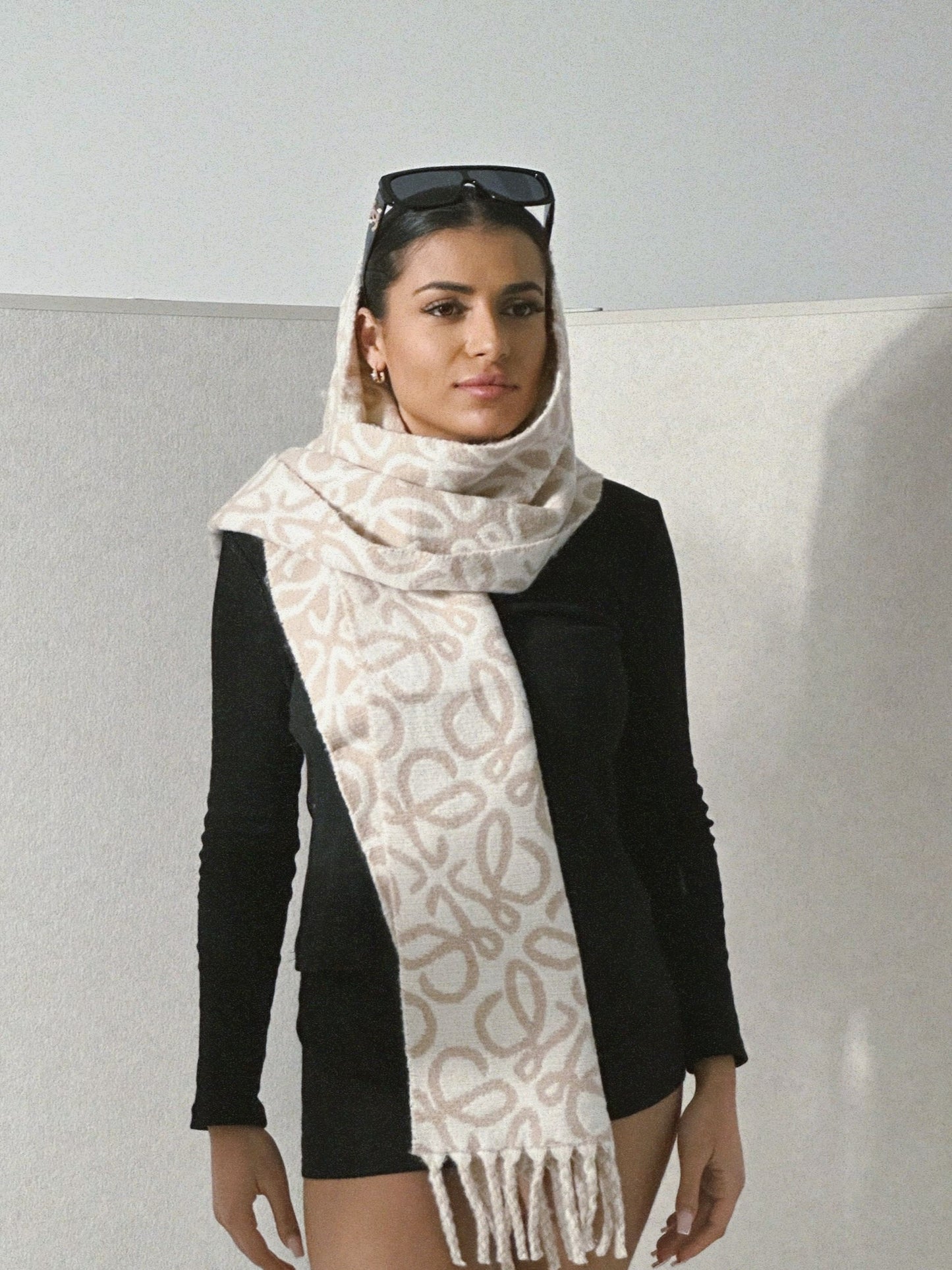 LO BEIGE SCARF