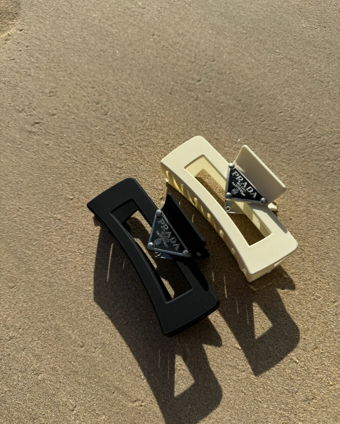 Black claw clip