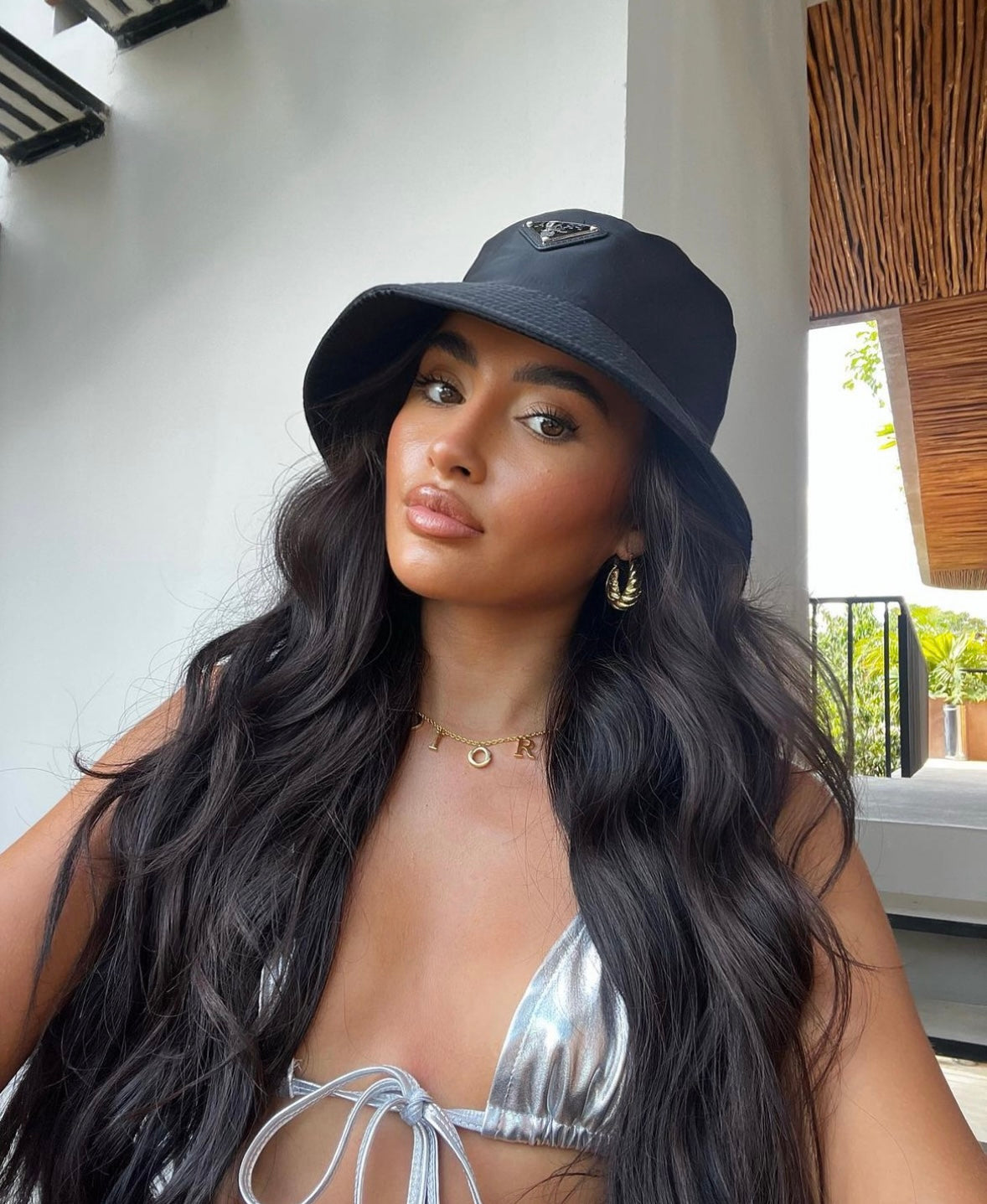 P BUCKET HAT IN BLACK